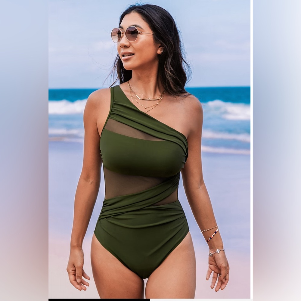 Green One-Shoulder Swimsuit